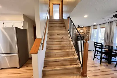 Image de Two neighboring homes to accommodate 35+ guests