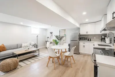 Image de 2Bed Sun Kissed Mountain Suite w/Private Patio. 10 mins to waterfalls & downtown