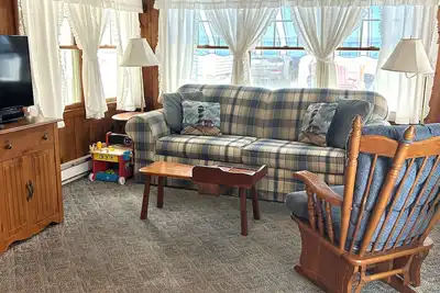 Image de Wow. Perfect family location, steps to the Beach, 2-Bedroom