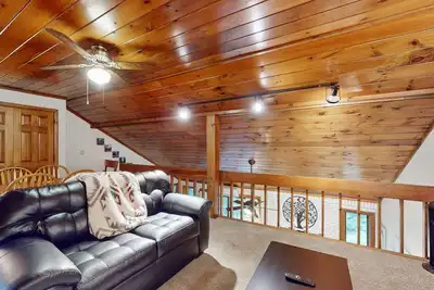 Image de Mountain Townhouse centrally located to skiing, hiking, restaurants & shops