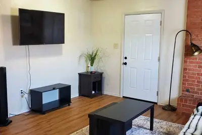 Image de Lawton Landing 2-bedroom house with Ac, WiFi near FortSill