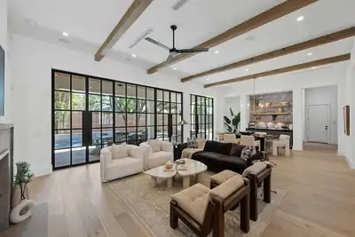 Image de Brand New Spacious Luxury 6-bedroom 5000 Sq ft Home Best Location In Austin