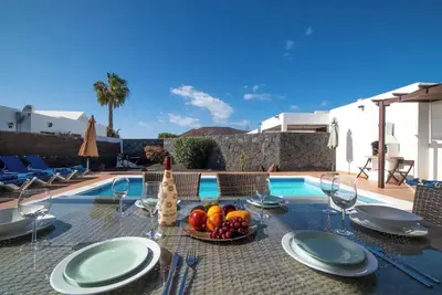 Image de Villa with Heated Pool, Playa Blanca, 4 Bedrooms & 3 Bathrooms, Air-Conditioning