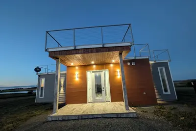 Image de Brand New! Breathtaking 3 bedroom + den cottage on the ocean front!