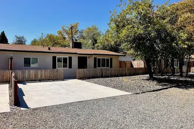 Downtown Loomis Modern Farmhouse 3