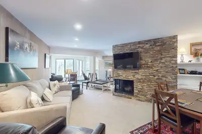 Image de Mountain view condo next to golf/Nordic skiing with pool, hot tub & game room