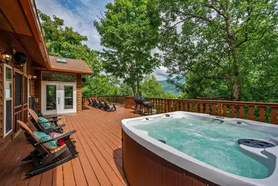 Image de Luxurious Mountain Retreat in the Smoky's