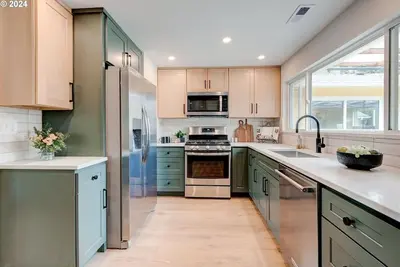 Image de Brand New Remodeled 3-bedroom Fenced house in Downtown Beaverton with Ac, WiFi