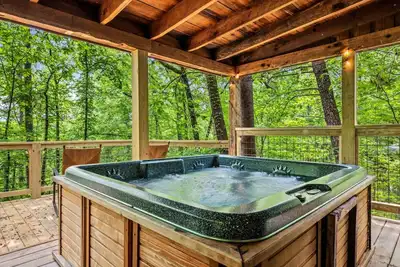 Image de Whispering Pines- Hot Tub- Pool Table- Pet Friendly- Ev Charger