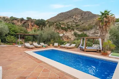 Siempre Verde Alcaucín by Ruralidays