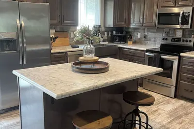 Image de Adorable 3-bedroom house in charming Spray Oregon with hot tub.