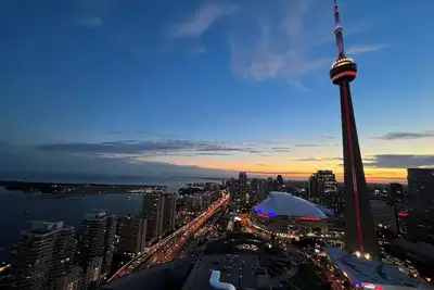 Image de Cn Tower, Union & Lakeview 2br Condo+Free Parking
