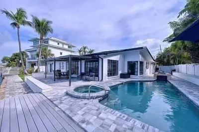 Image de Island View from Waterfront home