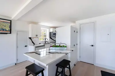 Image de Cozy 2-bedroom condo with WiFi, Ac in charming Salem