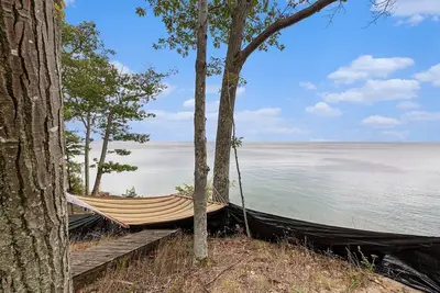 Image de 🐻 Beautiful Overlooking Shoreline 2bdr Chalet ➠18396