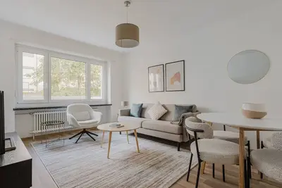 Image de Blueground | St. Johann, balcony, fully furnished