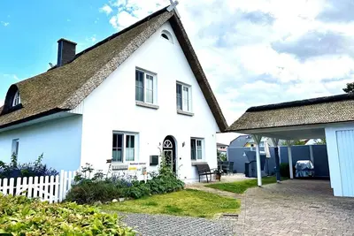 Image de Close to the sea, quiet location, use of swimming pool and sauna - Reethaus Göhren FeWo 02