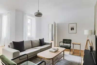 Image de Upscale Neubau 3br w/ Elevator & W/D, by Blueground