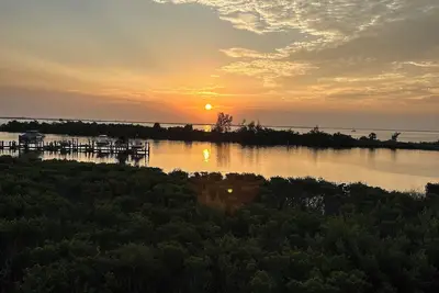 Image de Newly listed, beautiful 2-bedroom, 2 bathroom condo in charming Boca Grande.