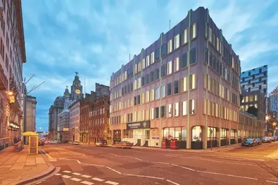 Luxury apartment near the waterfront – prestigious Water Street location!