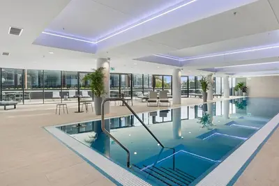 Image de Elegant 2br Stay with Gym, Cinema & Pool in Act