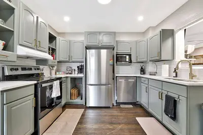 Image de Spacious 3br Home - Backyard Oasis - College Hill