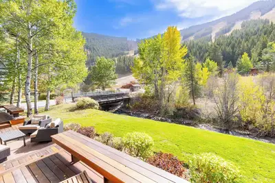 Luxury Warm Springs Retreat: Riverfront, Hot Tub, & Steps to Lifts