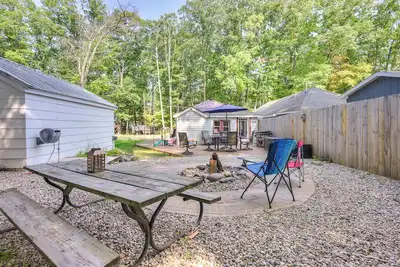 Image de Higgins Lake Cabin - Walk to Water!