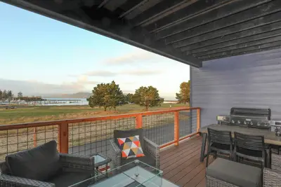 Image de River & Marina View: Hammond Townhome w/ Hot Tub