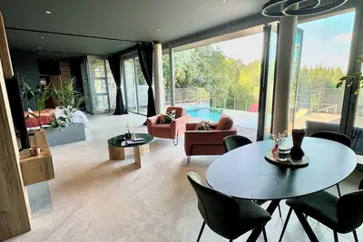 Image de Villa de luxe privée avec piscine chauffée, spa et sauna