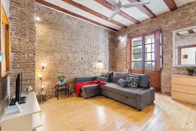 Image de Cet appartement de deux chambres, magnifiquement conçu, est situé dans le quartier animé d'El Born.