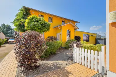 Image de Vacation home 46/2 with private sauna, fireplace, 5 bedrooms approx. 500m from the beach