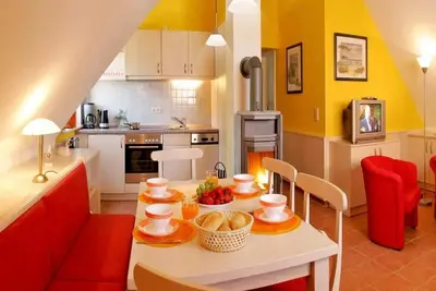 Image de Vacation apartment with private sauna and fireplace, right on the beach.