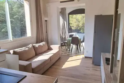Image de Appartement dans un parc de pins avec piscine - C3