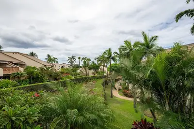 Image de Spacious 2bd condo, garden lanais island style