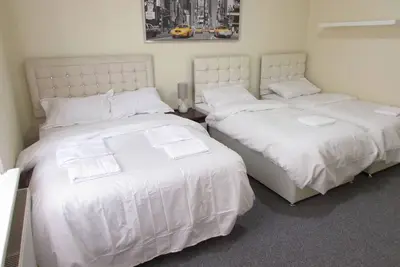 Image de Easy access from this centrally located place 2. 5 miles from center Manchester