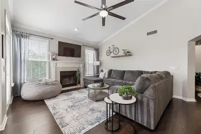 Image de Harmon Haven Bike-Friendly Contemporary Condo w/ Garage on The Greenway!