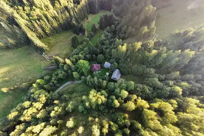 Image de Traditional cottage in picturesque Râșca with WiFi