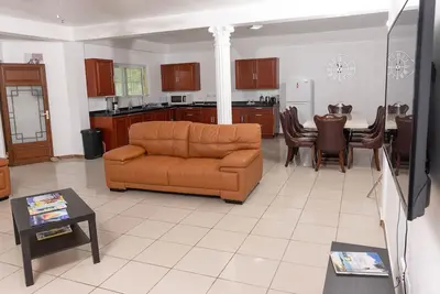 Image de 3-bedroom condo in fabulous Falmouth Harbour with WiFi, Ac