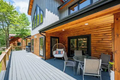 Image de New! High-End Stay w/ Theater, Hot Tub & Ski Access