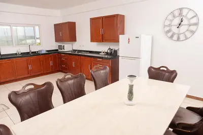 Image de Charming 3-bedroom condo with Wi Fi and Ac in Falmouth Harbour.