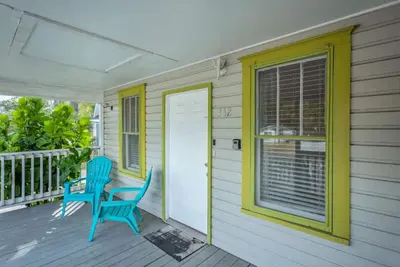 Image de 1940 cottage seen on Fyi, 2bd 2ba