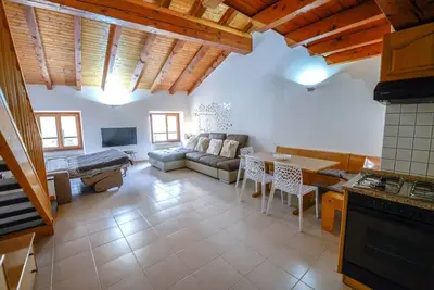 Image de Two-Bedroom Penthouse Apartment