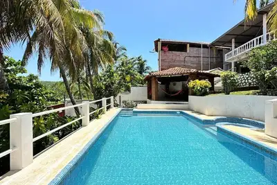 Image de [New! ] Big Beach House with Ocean View and Easy Access to the Beach! \n