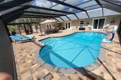 Image de 4bd/3ba house in Bradenton with large heated pool and patio! Full of amenities!