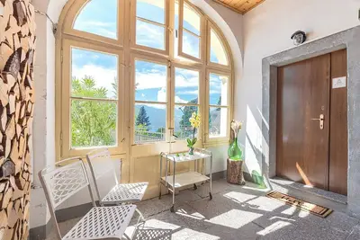 Image de Appartement élégant avec terrasse de 42 m2 et vue imprenable sur le lac Majeur