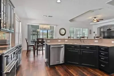 Image de Elegant and Spacious House