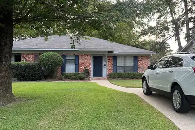 Image de Charming 3-bedroom apartment with Ac, WiFi, private patio in delightful Ruston!