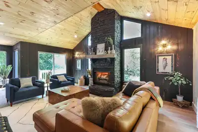 Image de Blue Ridge Lake Home w/ Hot Tub in Morganton!