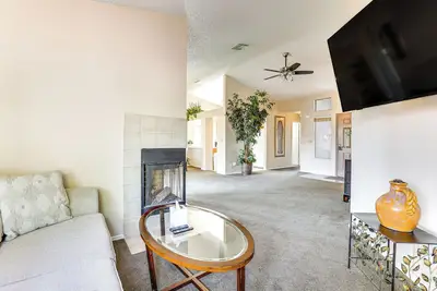 Image de Furnished Patio, Fenced Yard: Home in Green Valley